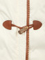 Удлиненный пуховик с отделкой из меха и декоративными пуговицами BOSCO  –  Деталь