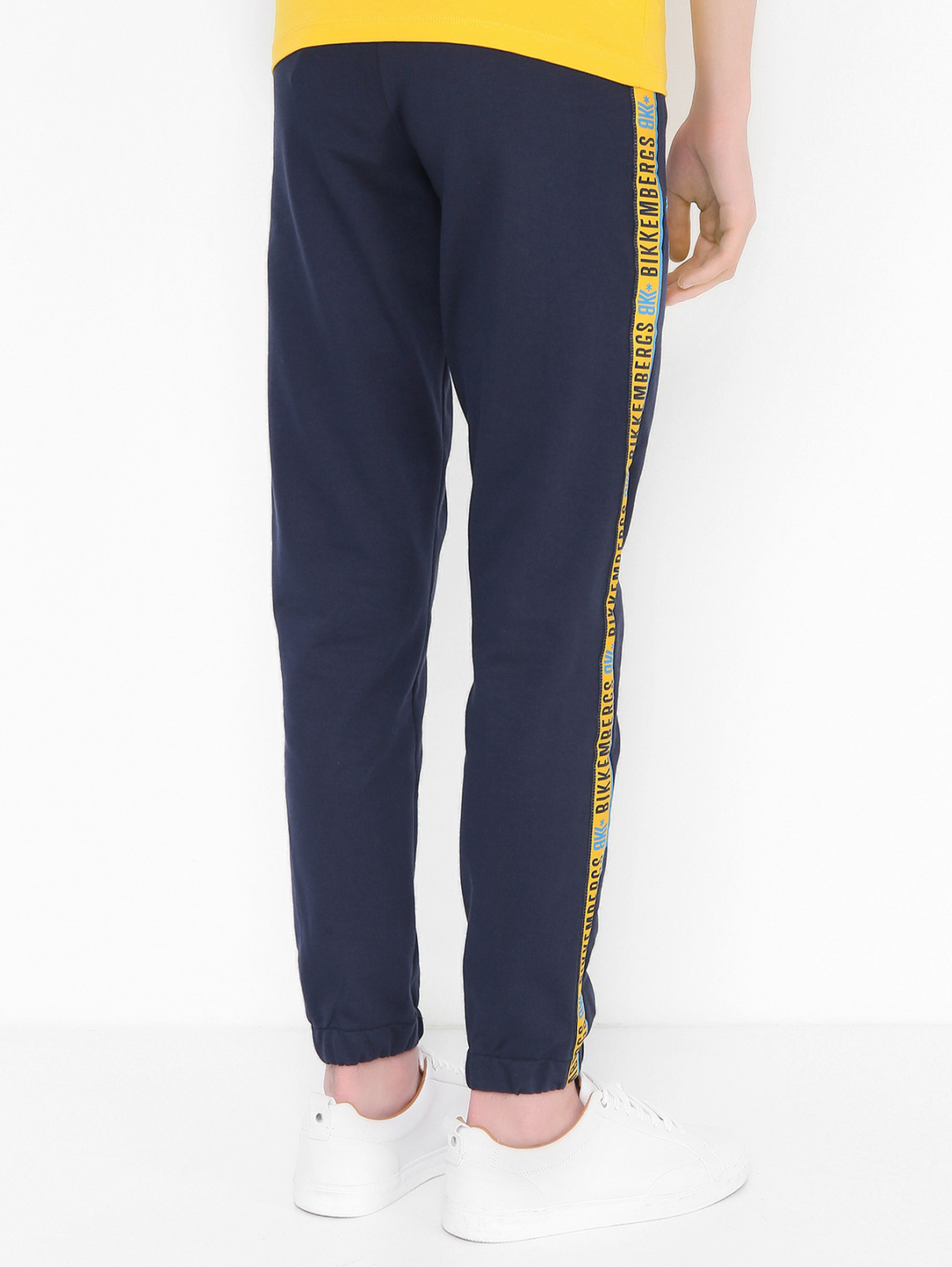 Трикотажные брюки с лампасами и карманами Bikkembergs  –  МодельВерхНиз1  – Цвет:  Синий