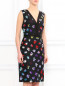 Платье-футляр из шерсти и шелка с узором и поясом Diane von Furstenberg  –  Модель Верх-Низ