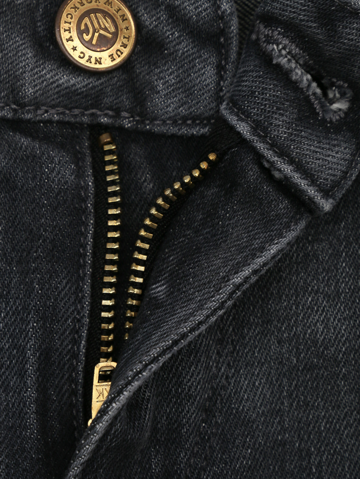 Укороченные джинсы с потертостями True NYC  –  Деталь1  – Цвет:  Серый