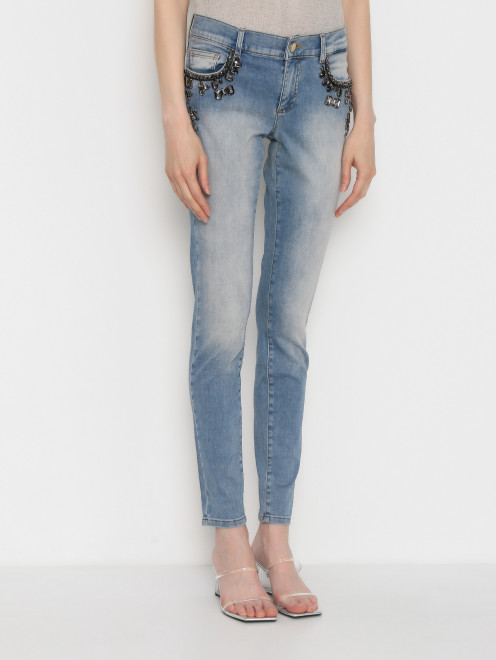 Джинсы, декорированные кристаллами Versace Jeans - МодельВерхНиз