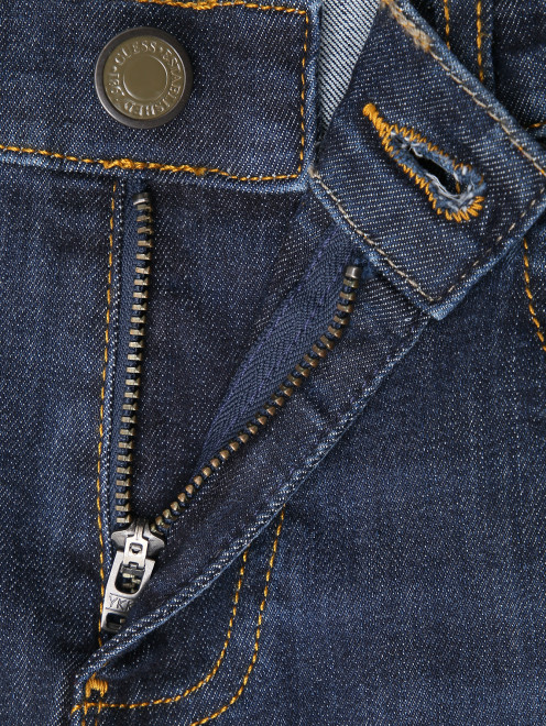 Узкие джинсы из темного денима - Деталь1