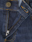 Узкие джинсы из темного денима Guess  –  Деталь1