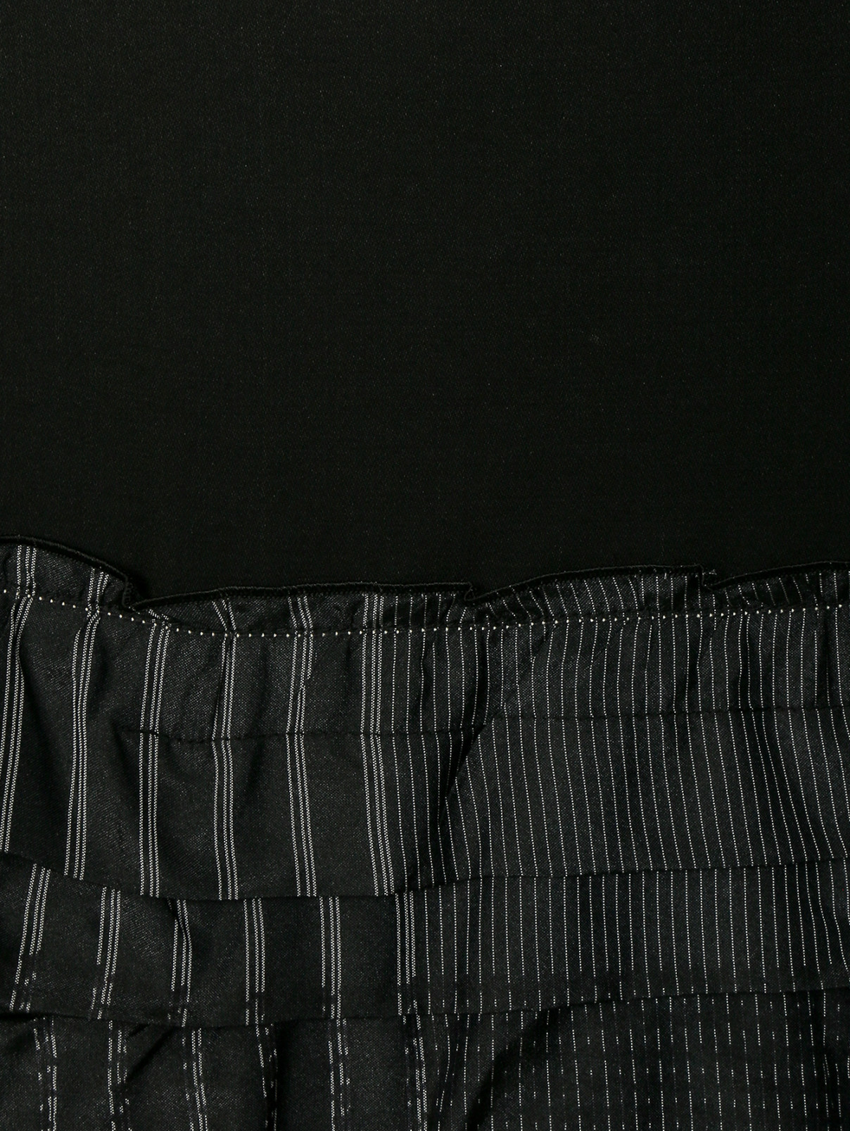 Юбка-мини из шерсти и шелка с контрастной отделкой Marthe+Francois Girbaud  –  Деталь1  – Цвет:  Черный