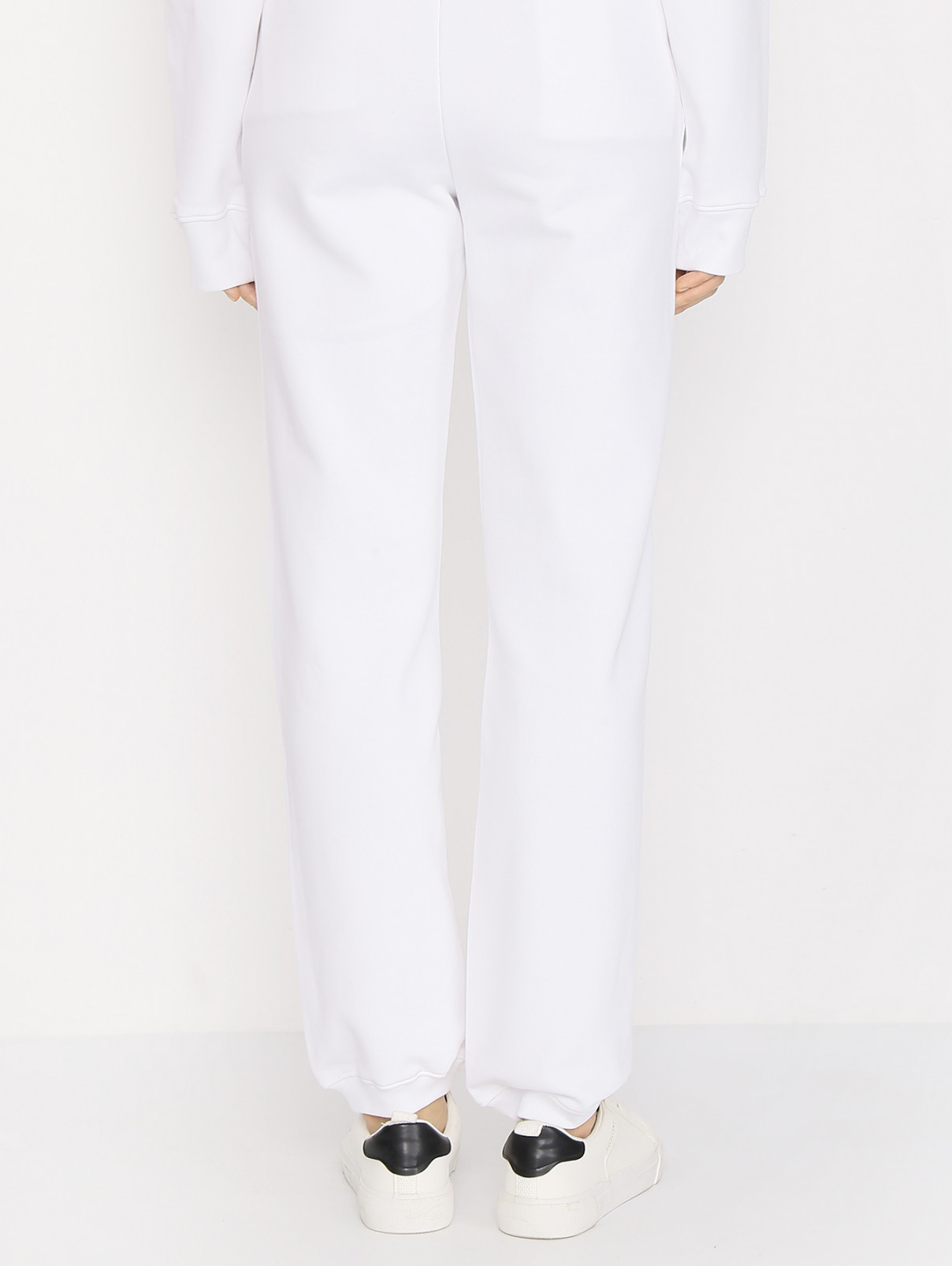 Трикотажные брюки с принтом Moschino  –  МодельВерхНиз1  – Цвет:  Белый