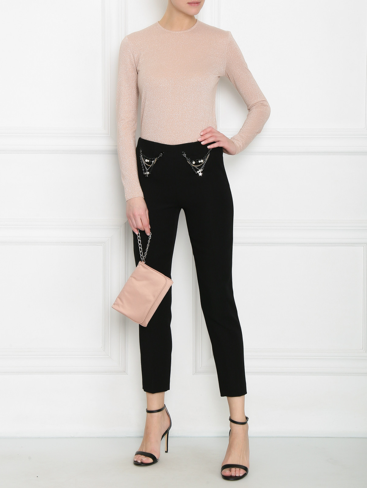 Укороченные узкие брюки из шерсти с декоративными цепочками Moschino Cheap&Chic  –  Модель Общий вид  – Цвет:  Черный