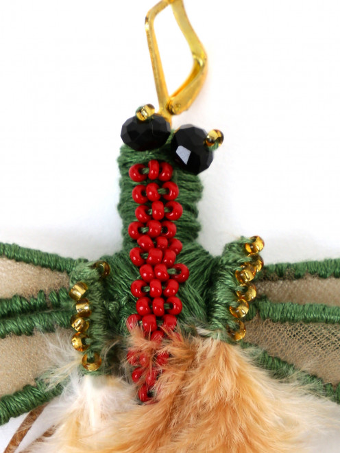 Серьга декорированная перьями и бисером  - Деталь