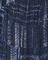 Платье-мини свободного фасона с узором и  V-образным вырезом MKT Studio  –  Деталь1