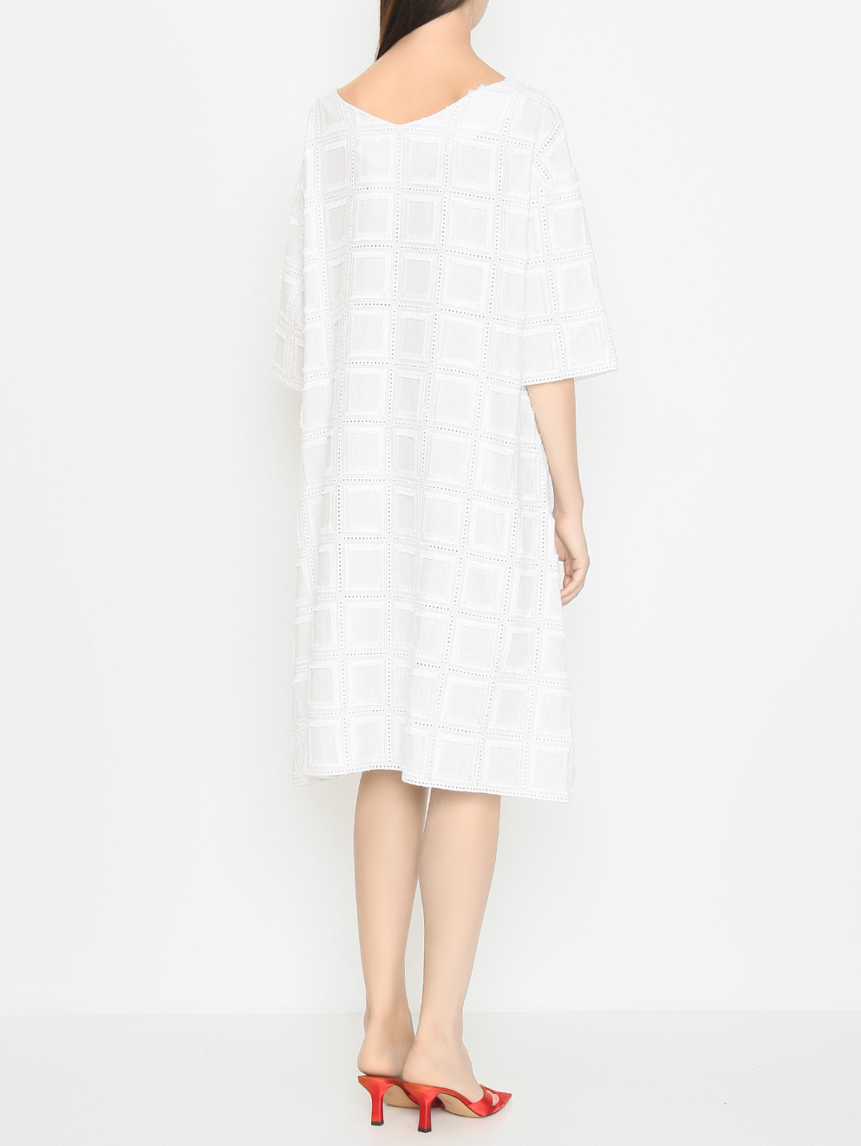 Платье из льна и хлопка с вышивкой и бахромой Alpha Studio  –  МодельВерхНиз1  – Цвет:  Белый