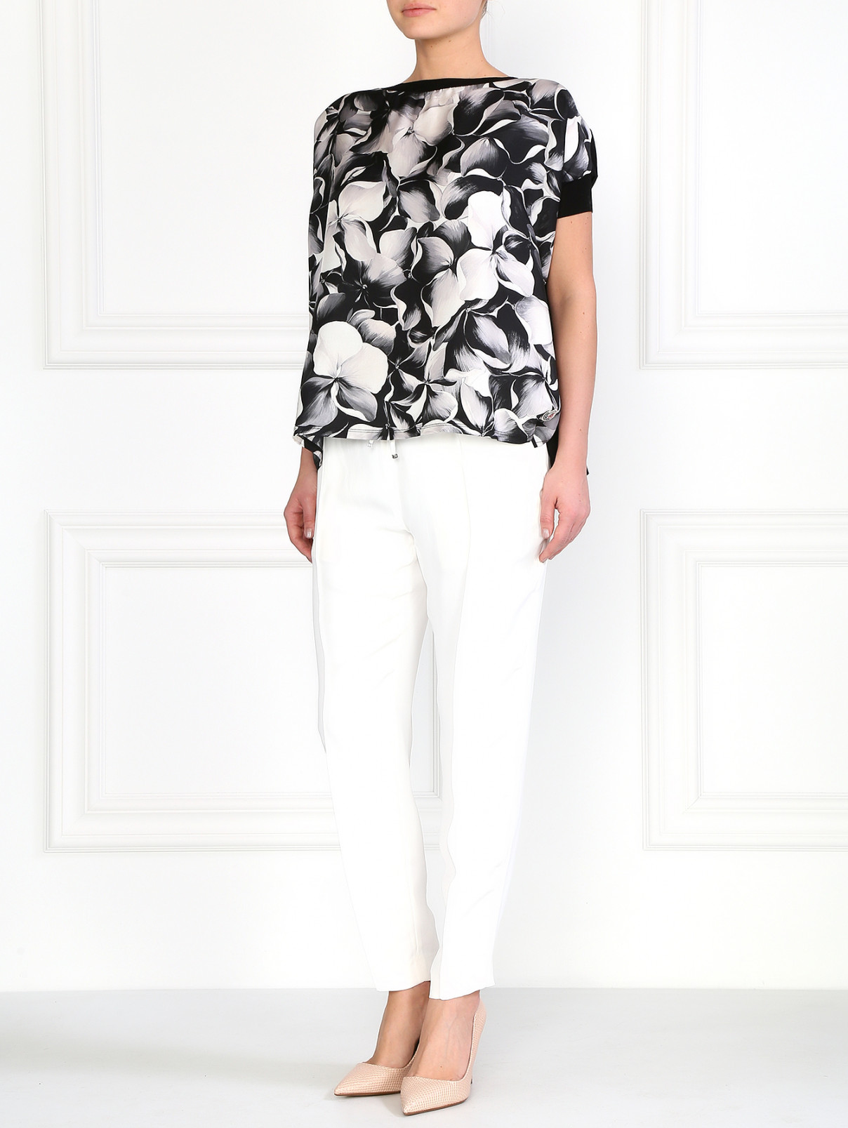 Укороченные брюки с боковыми карманами Moncler  –  Модель Общий вид  – Цвет:  Белый