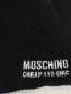 Шапка с контрастной обтачкой и аппликацией Moschino  –  Деталь