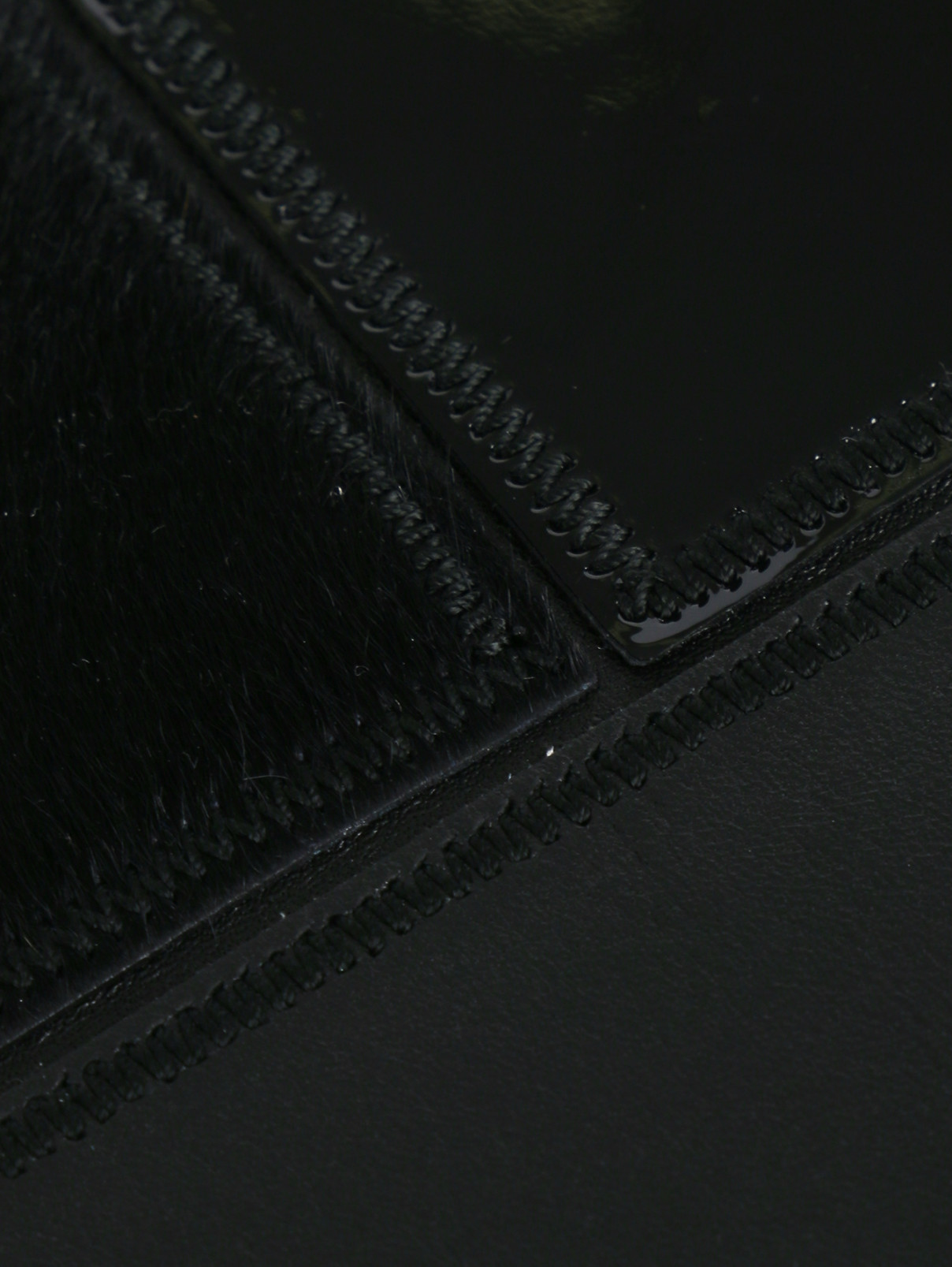 Чехол для iPad из кожи Jean Paul Gaultier  –  Деталь1  – Цвет:  Черный