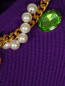 Шерстяной джемпер с декоративным ожерельем из жемчуга, цепей и кристаллов Moschino Boutique  –  Деталь