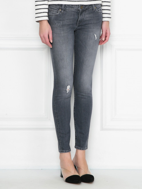 Укороченные джинсы с потертостями - МодельВерхНиз