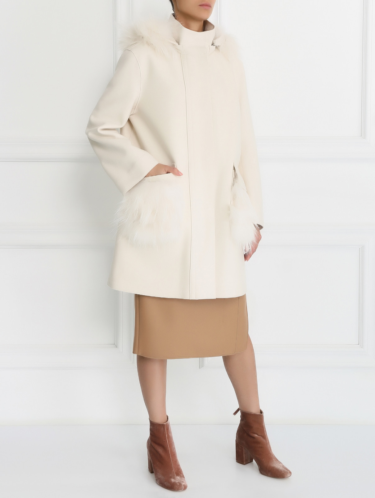 Пальто из шерсти с меховым воротником и карманами Ermanno Scervino  –  Модель Общий вид  – Цвет:  Белый