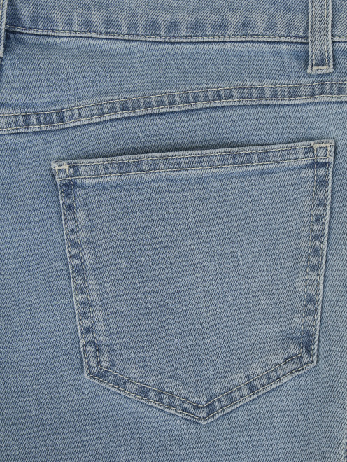 Расклешенные джинсы с декоративной отделкой из кристаллов  - Деталь1