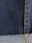 Укороченные джинсы с потертостями и вышивкой из бисера MAD Almadal  –  Деталь2