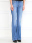 Расклешенные джинсы с потертостями 7 For All Mankind  –  Модель Верх-Низ