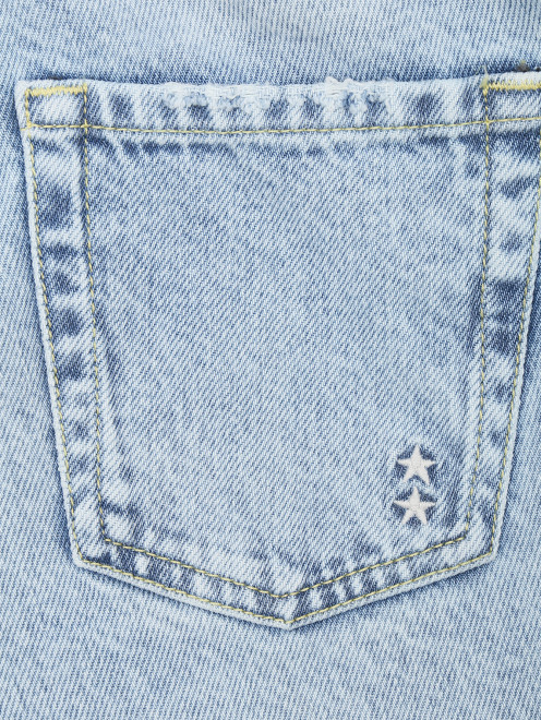 Широкие джинсы с потертостям - Деталь