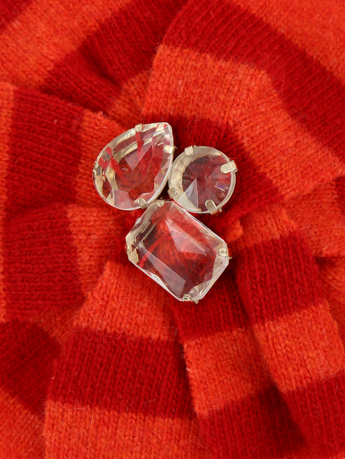 Брошь из текстиля с кристаллами Simonetta  –  Деталь  – Цвет:  Красный