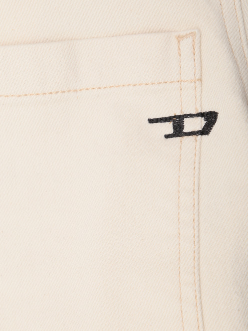 Куртка с накладными карманами из денима  - Деталь