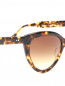 Солнцезащитные очки в пластиковой оправе с узором Dita  –  Деталь