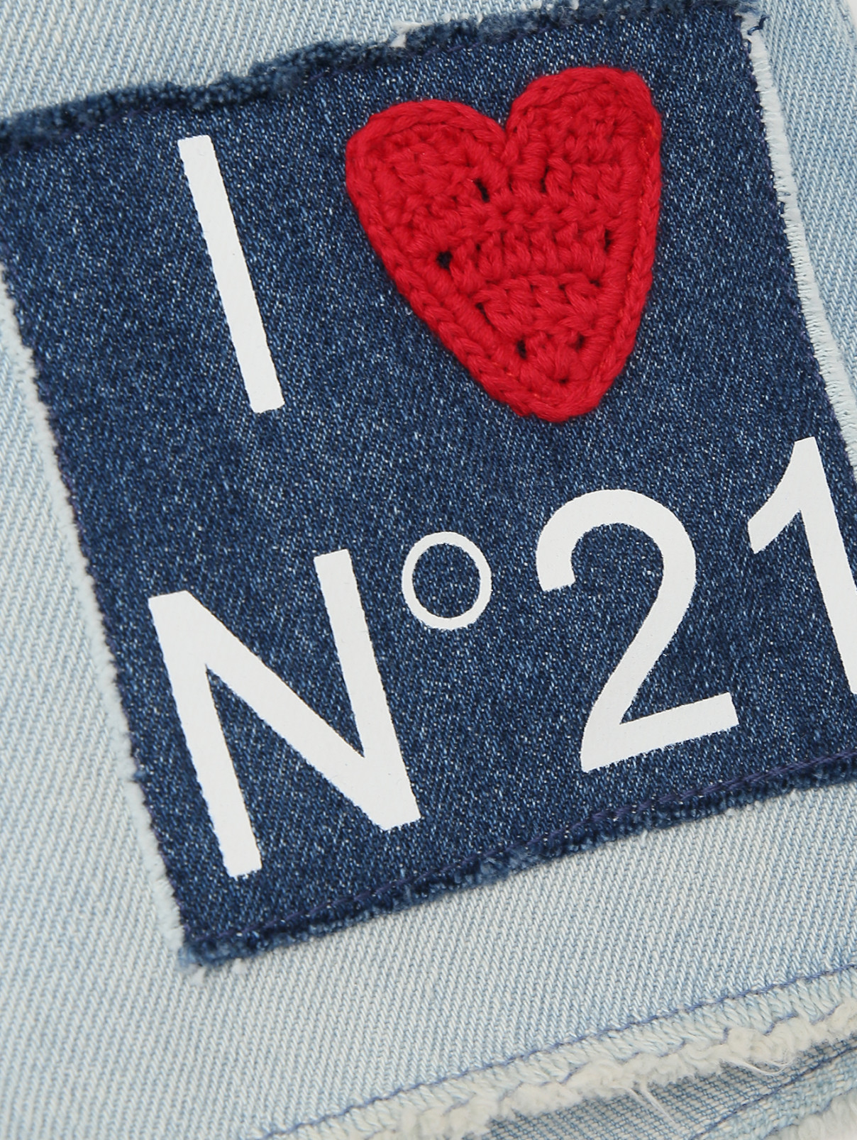Шорты с карманами с аппликацией N21  –  Деталь1  – Цвет:  Синий