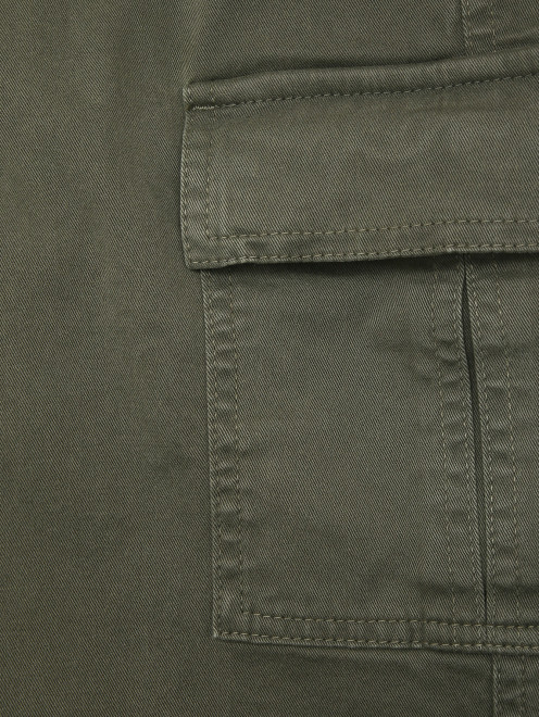 Однотонные брюки с накладными карманами - Деталь