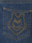 Укороченные джинсы из мягкого денима Moschino Love  –  Деталь1