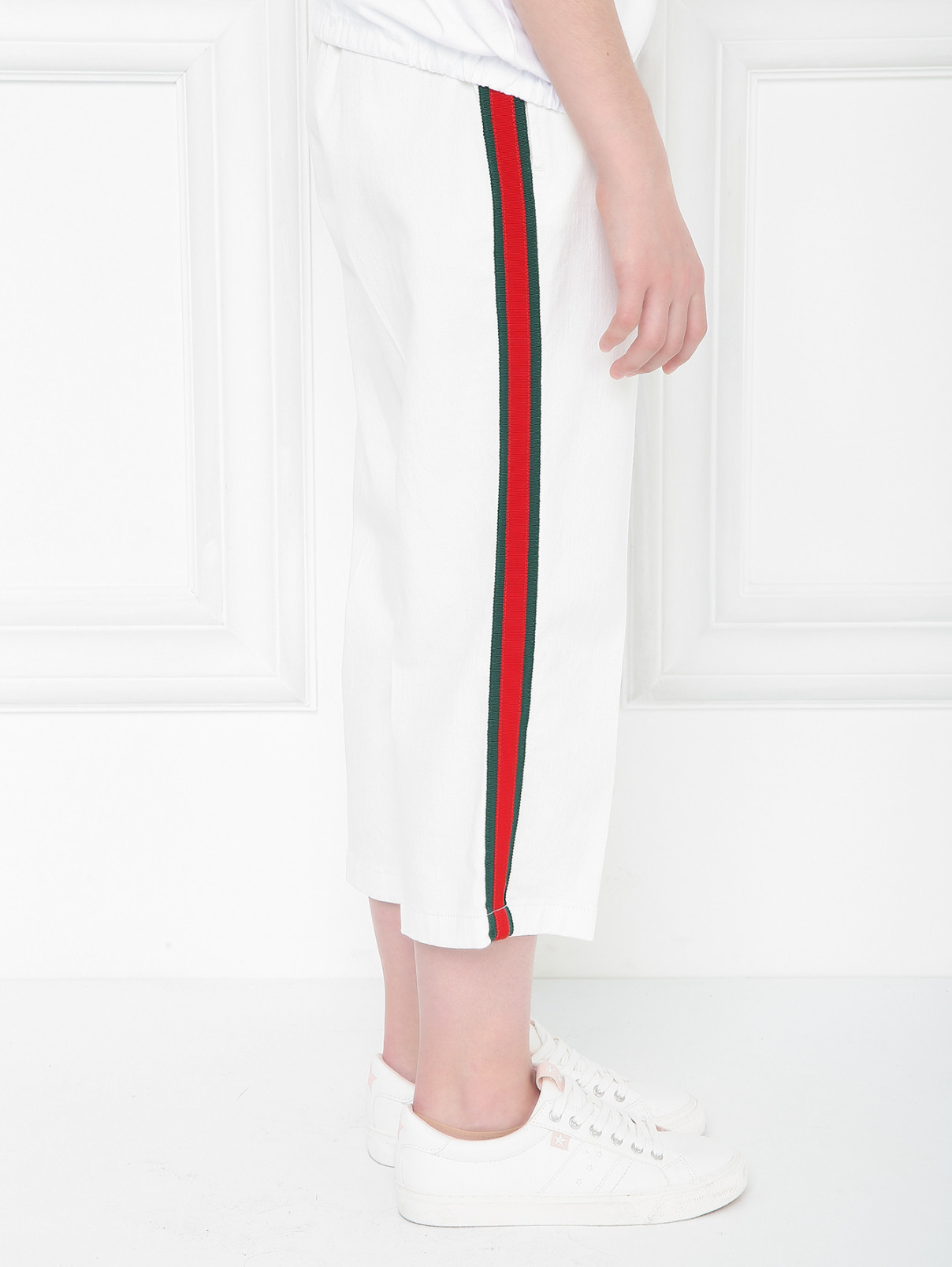 Широкие джинсы с лампасами Gucci  –  МодельВерхНиз2  – Цвет:  Белый