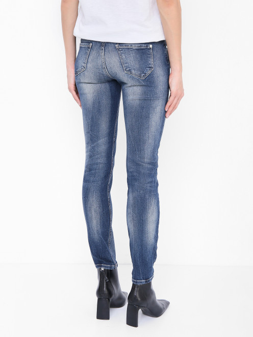 Прямые джинсы с вышивкой - МодельВерхНиз1