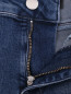 Зауженные джинсы с принтом Love Moschino  –  Деталь1
