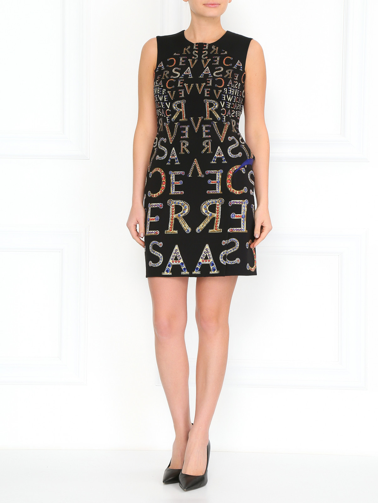 Платье-футляр с принтом Versace 1969  –  Модель Общий вид  – Цвет:  Черный