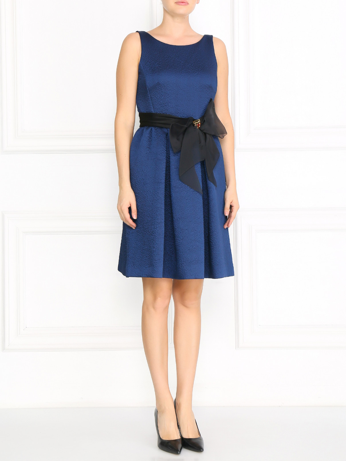 Платье с пышной юбкой и декоративным поясом на талии Paule Ka  –  Модель Общий вид  – Цвет:  Синий