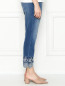 Укороченные джинсы с вышивкой Persona by Marina Rinaldi  –  МодельВерхНиз2