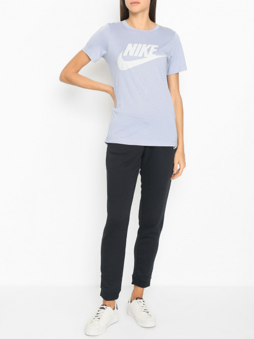 Однотонная футболка с принтом Nike - МодельОбщийВид