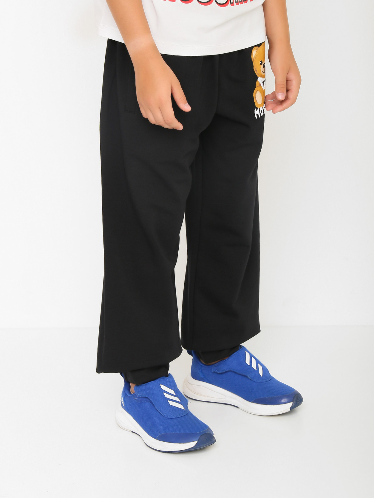 Трикотажные брюки с принтом Moschino  –  МодельВерхНиз  – Цвет:  Черный