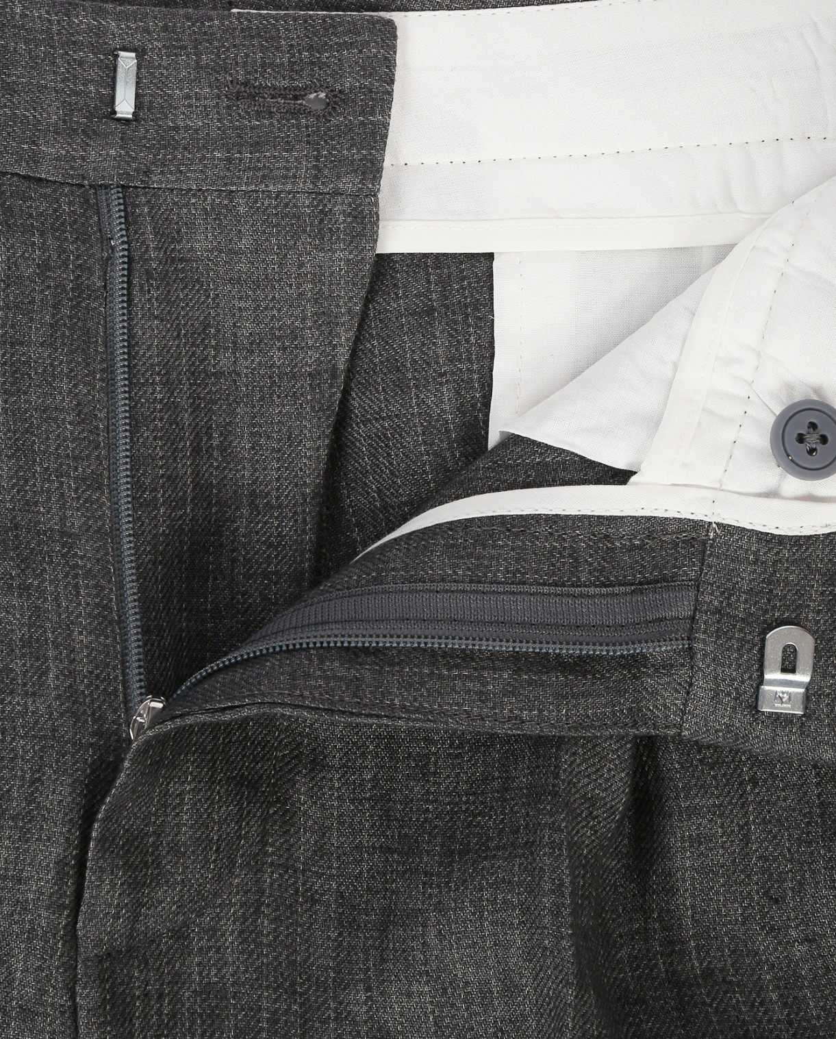 Классические зауженные брюки из льна с узором "полоска" Chloé Stora  –  Деталь1  – Цвет:  Серый