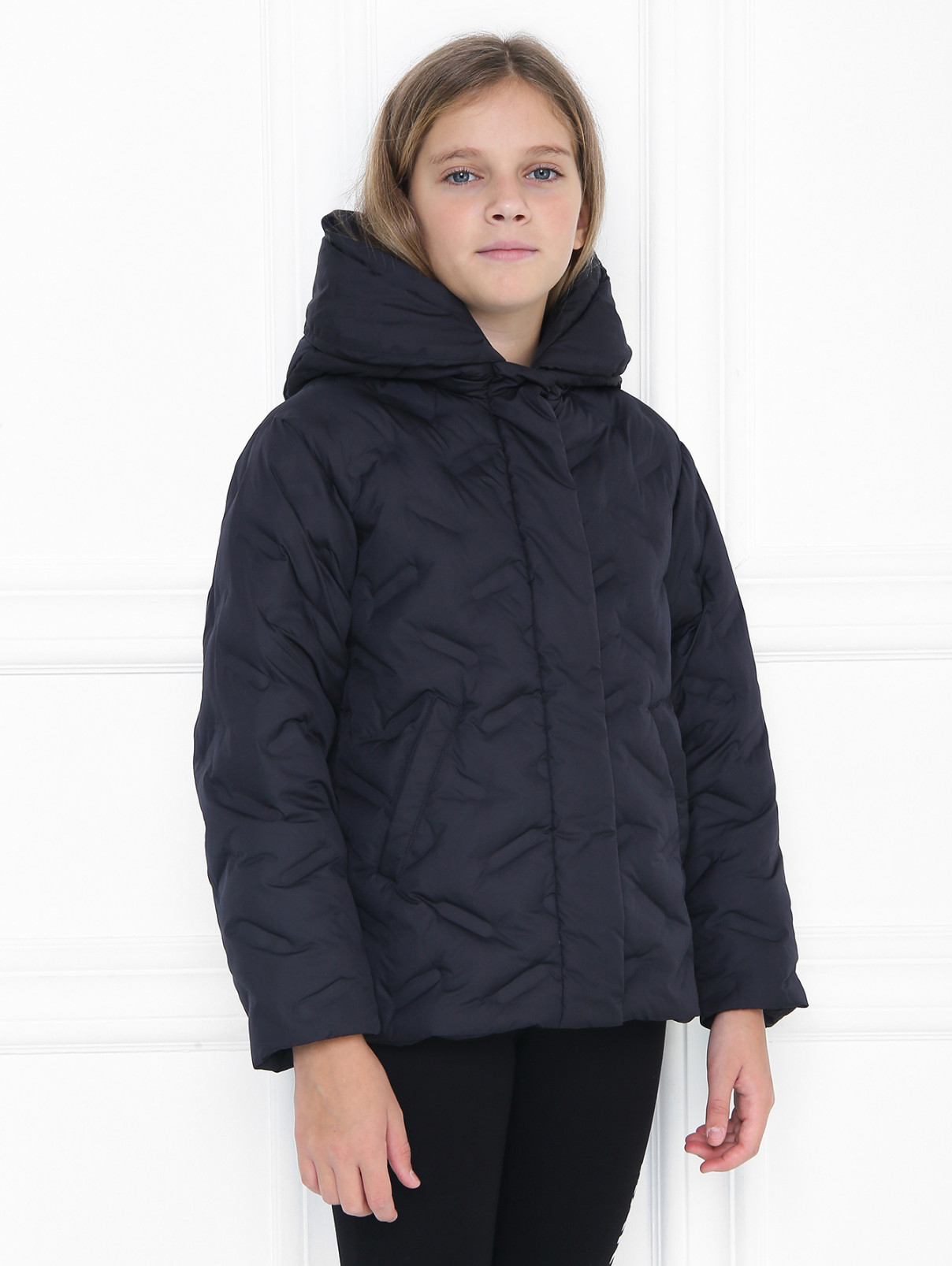 Стеганая куртка с капюшоном и карманами Emporio Armani  –  МодельВерхНиз  – Цвет:  Черный