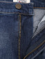 Джинсы зауженного кроя с потертостями Tommy Jeans  –  Деталь1