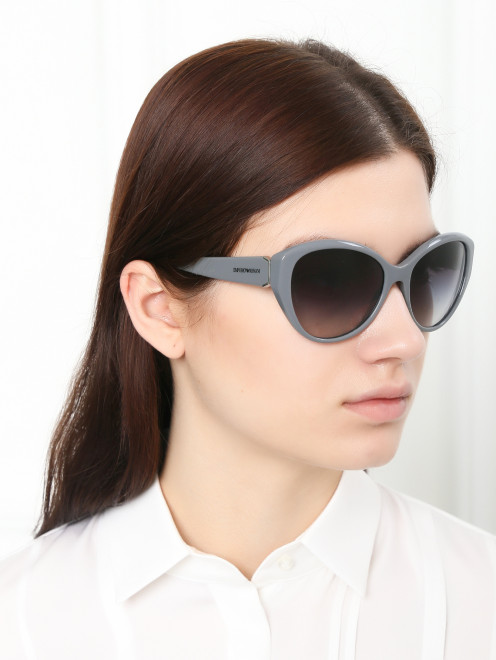 Солнцезащитные очки в пластиковой оправе - Общий вид