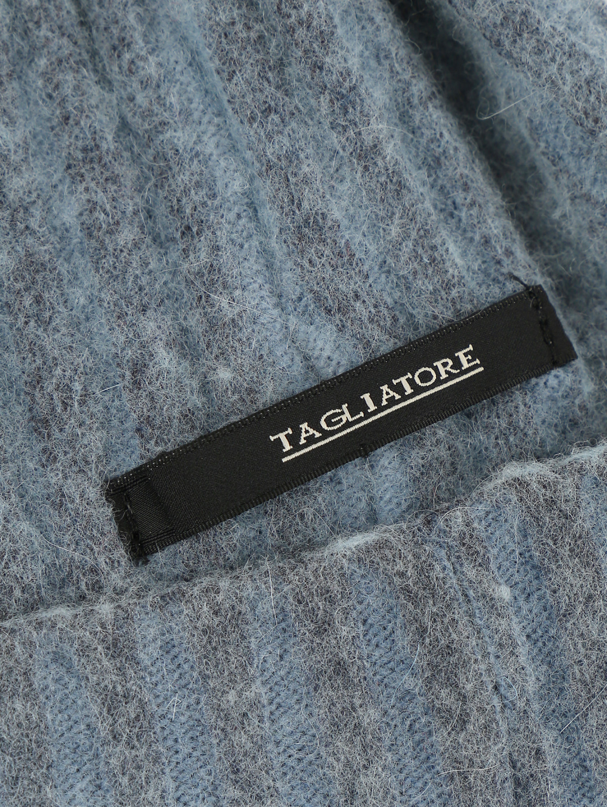 Шапка фактурной вязки Tagliatore  –  Деталь  – Цвет:  Синий