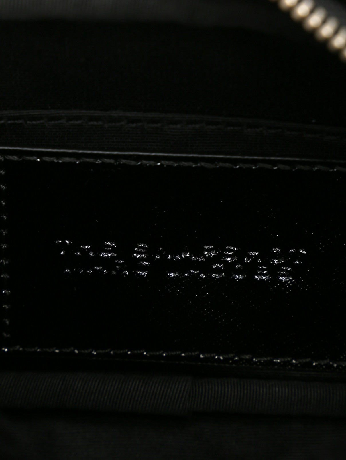 Сумка из искусственного меха на плечевом ремне Marc Jacobs  –  Деталь1  – Цвет:  Черный