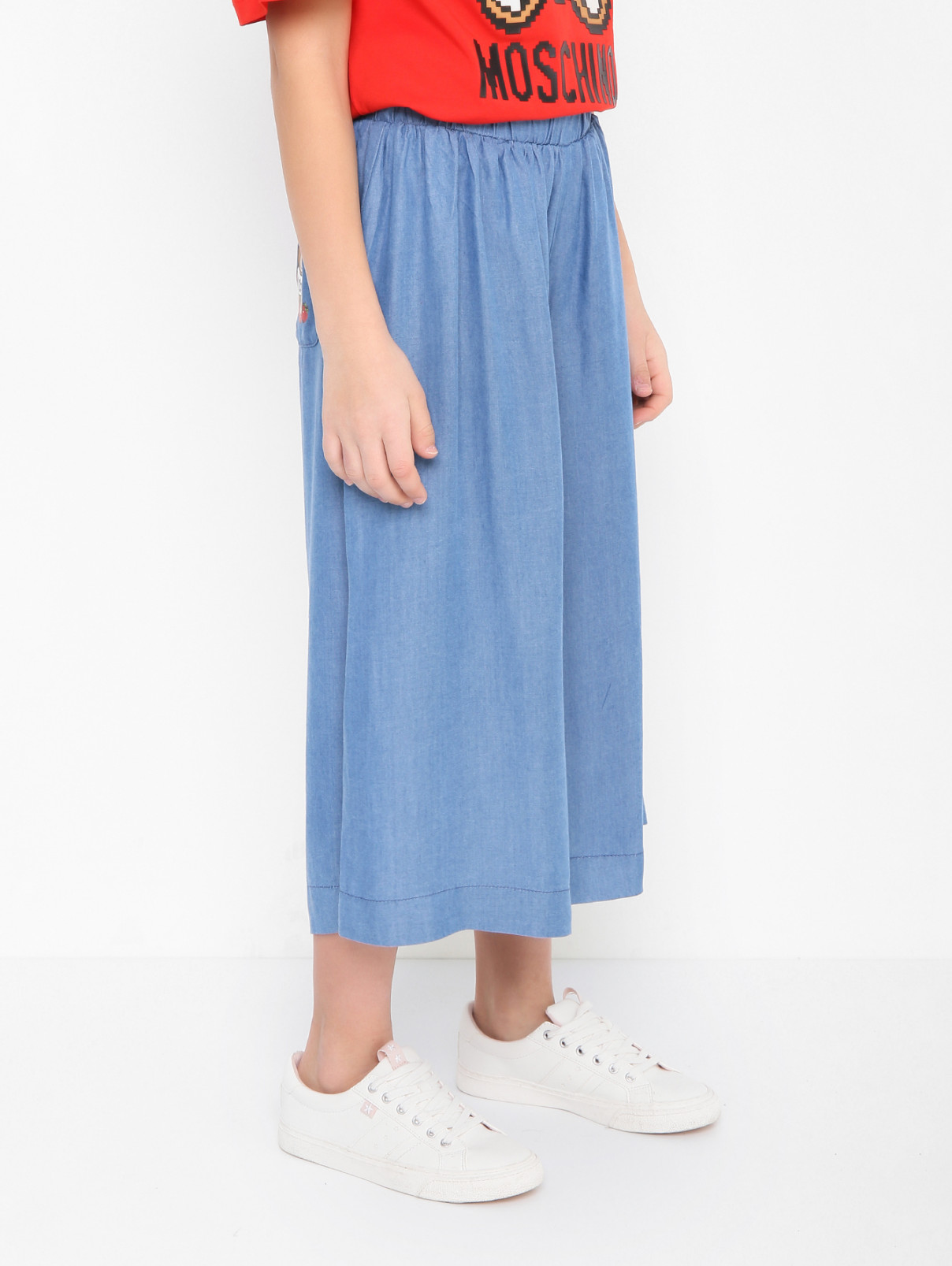 Укороченные брюки на резинке с принтом Moschino  –  МодельВерхНиз  – Цвет:  Синий