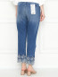 Укороченные джинсы с вышивкой Persona by Marina Rinaldi  –  МодельВерхНиз1
