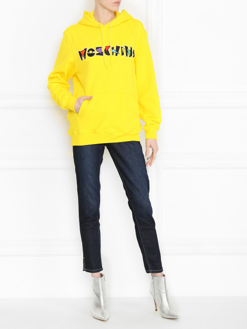 Худи из хлопка декорированное вышивкой Moschino - МодельОбщийВид