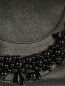 Сумка из кожи на ремне-цепочке и с аппликацией из бусин Moschino Boutique  –  Деталь