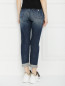 Укороченные джинсы с потертостями Guess  –  МодельВерхНиз1