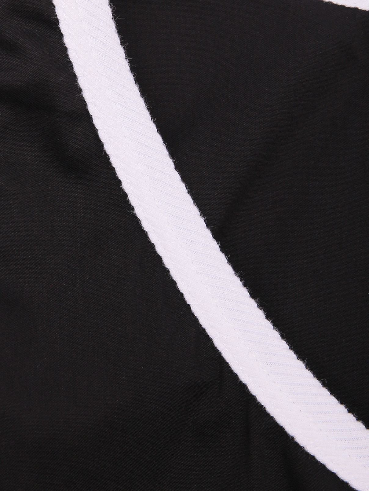 Топ с контрастной отделкой и декоративным элементом Cavalli class  –  Деталь  – Цвет:  Черный