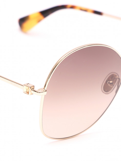 Солнцезащитные очки в оправе из металла  - Деталь